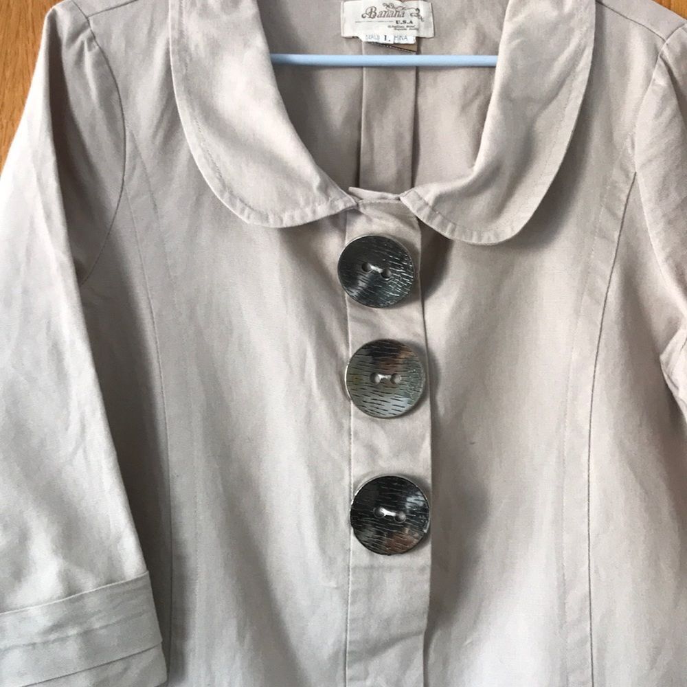 Banana USA light khaki button accent top, large - Picture 2 of 8